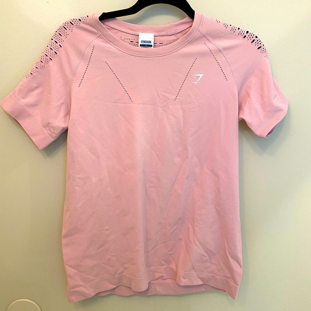 Gymshark top, short sleeve, light pink.